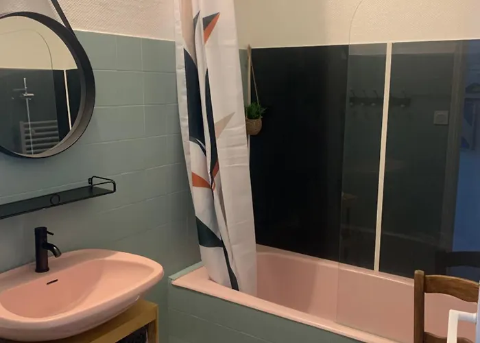 Appt 3 Ch Au 1er Avec Jardin Partage アパート Loures-Barousse